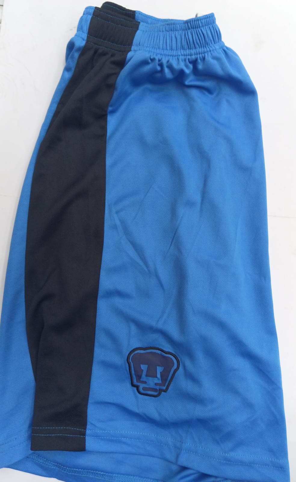 Short Adulto Pumas Azul Cielo