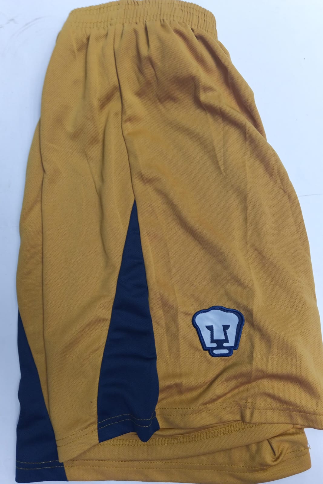 Short Niño Pumas Dorado